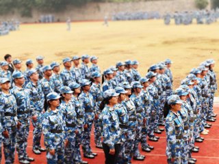 军训体验——青春正飞扬，少年当自强