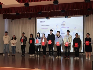 热爱可抵岁月漫长，影片定格奋斗过往——经济与管理学院成功举办军训风采摄影大赛