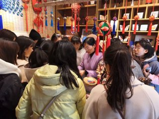 教育学院手工艺品制作协会“探寻传统香包文化”活动圆满结束