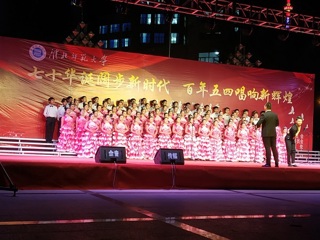 外国语学院在校“共青杯”合唱节中取得佳绩