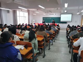 爱智学社开展读书交流会