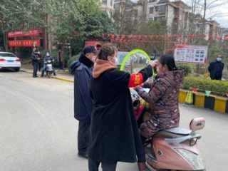 学子战疫|金雯婧： 一时风雨急，九州共砥砺