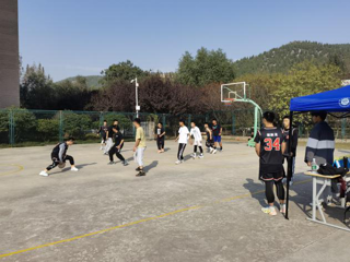 法学院成功举办迎新篮球友谊赛
