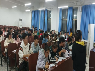 生命科学学院举办专业导向及考研经验交流活动