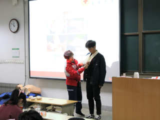 生命科学学院举办救护员培训活动