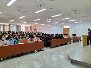 马克思主义学院举办“国家宪法日”宣传活动