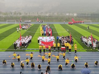 学校运动会开幕式：音乐学院方阵创意入场 展现传统文化