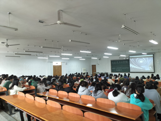 马克思主义学院组织观看第十三届全国人大五次会议开幕式