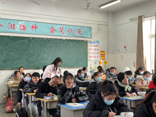 教育学院师生走进相山区中学开展心理普测活动