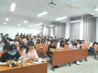 马克思主义学院组织开展母亲节寄语活动