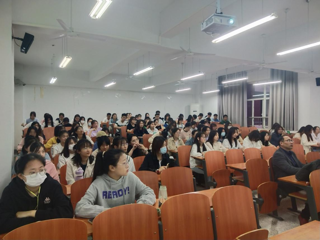 马克思主义学院组织开展“第二课堂”读书交流活动