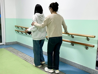 教育学院小雏菊志愿服务社举办盲人体验活动