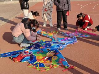 教育学院小雏菊志愿服务社举办“让风成筝，让笑成颜”主题系列活动