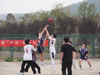 青春“篮”不住——文学院举办“迎新杯”篮球比赛