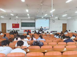 中国特色社会主义理论研究会组织开展“模拟人大代表议案大赛”决赛活动