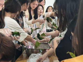 数学与统计学院开展“粽”情端午，传承民俗--端午节包粽子活动