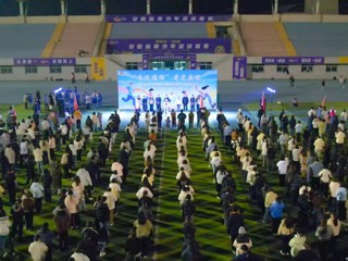 “音跃淮师”荧光夜跑圆满完成