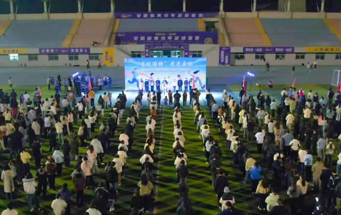 “音跃淮师”荧光夜跑圆满完成