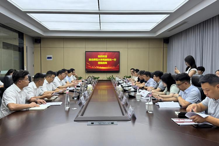 校党委常委、副校长周光辉看望慰问学院暑期社会实践师生 深化访企拓岗促就业